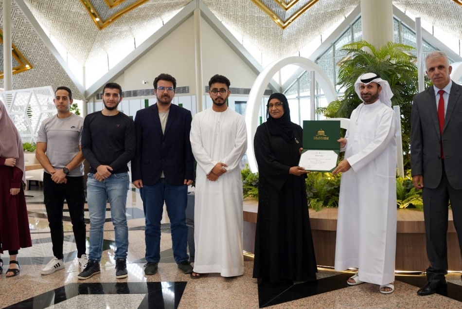 Honoring students in Emirati Talents competition 