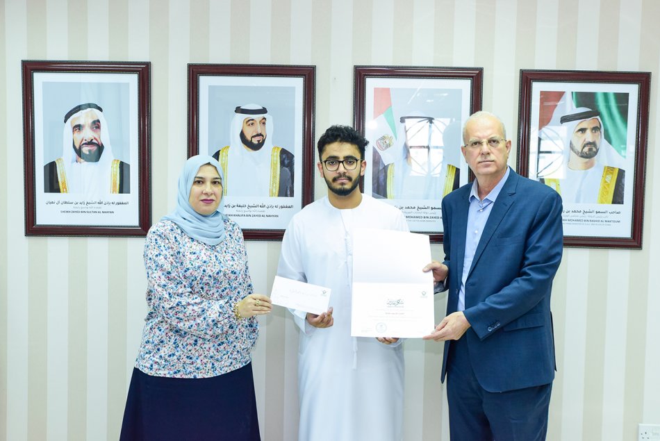 Honoring students in Emirati Talents competition 