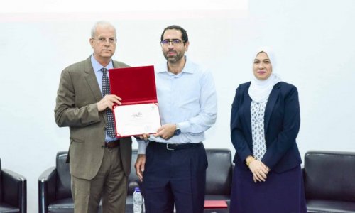 جامعة العين تكرم الأساتذة المتميزين بتصويت الطلبة 